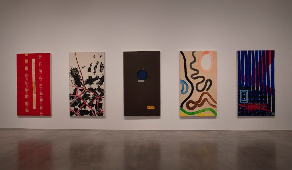 Juan Uslé y la memoria del gesto: el Reina Sofía despliega cuarenta años de su viaje pictórico en “Ese barco en la montaña”