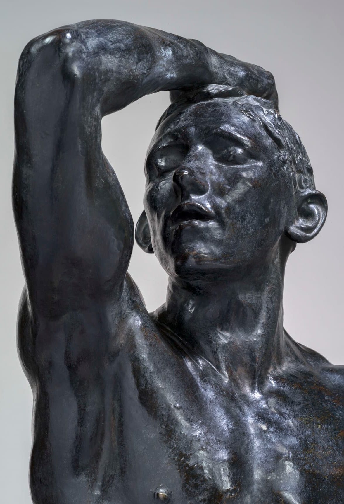 “Cuerpos Vivos”: más de 200 obras enfrentan a Miguel Ángel y Rodin en el Louvre