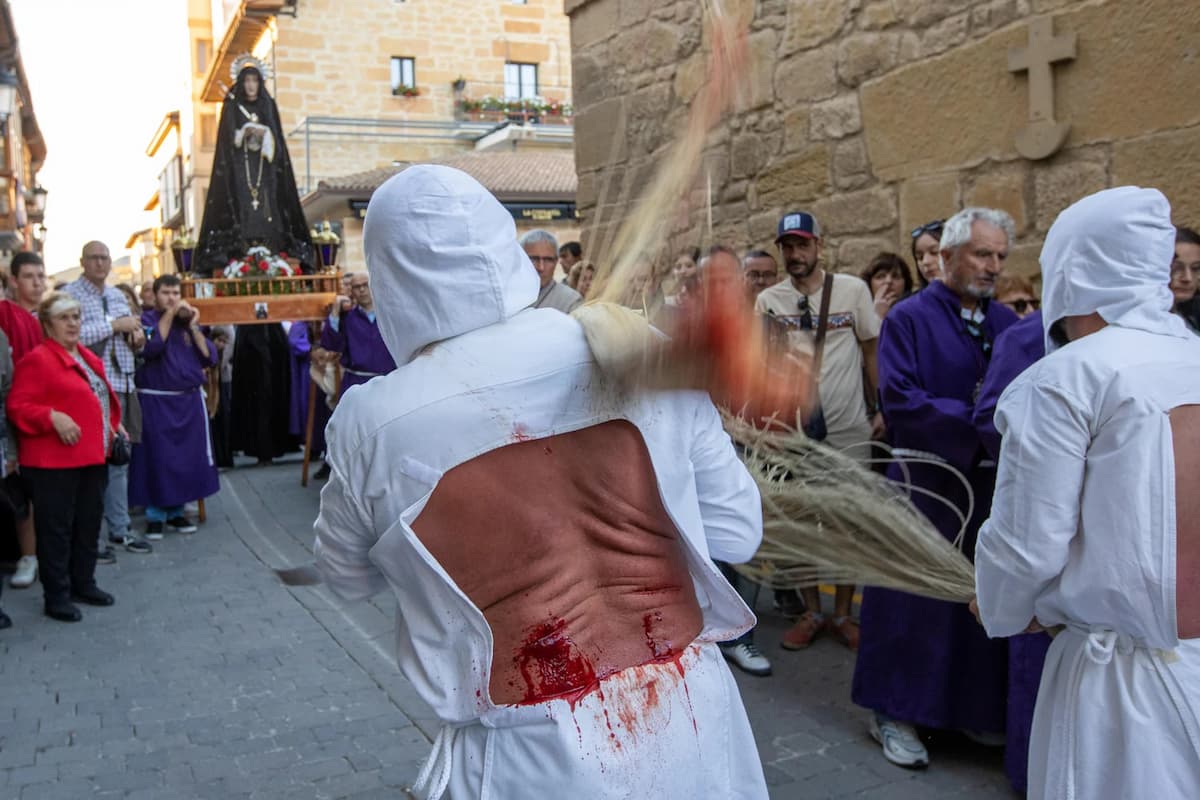 La pedagogía del sufrimiento cristiano se institucionaliza a través de la sangre en San Vicente de la Sonsierra durante la Semana Santa