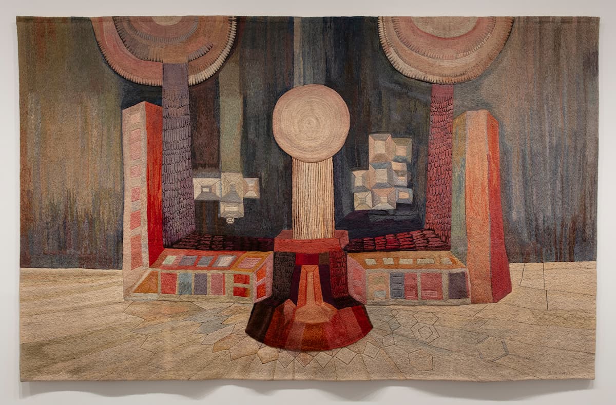 «Aurèlia Muñoz. Entes»: la materia textil como pensamiento, criatura y forma expandida